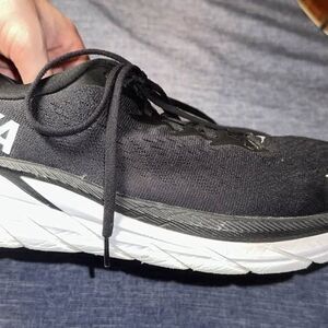 One One HOKA Men's Clifton 8 Black White Great condition 10D